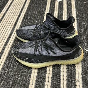 Yeezy Boost 350 v2 Carbon